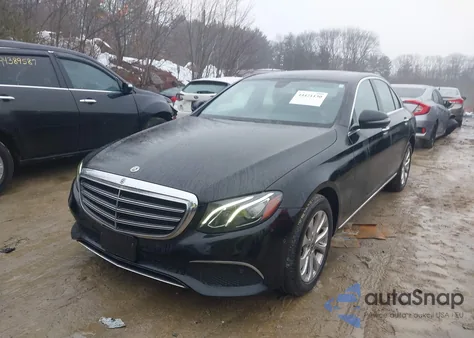 2017 Mercedes-Benz E 300 z USA, uszkodzony, nr VIN WDDZF4JB1HA255118